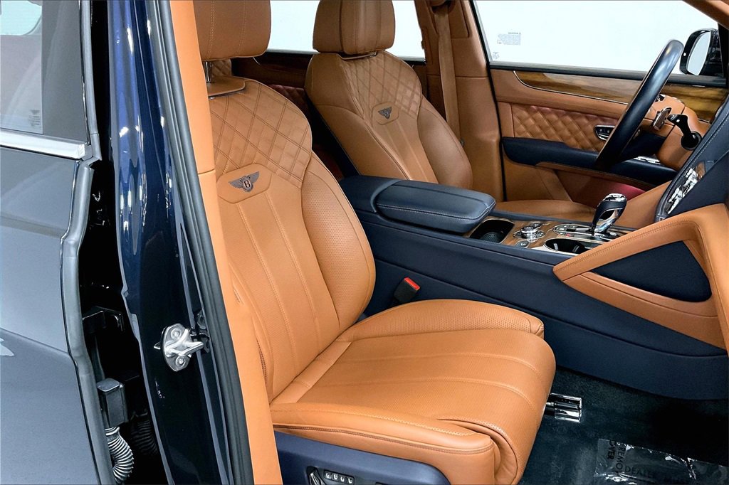 Used 2022 Bentley Bentayga image 14