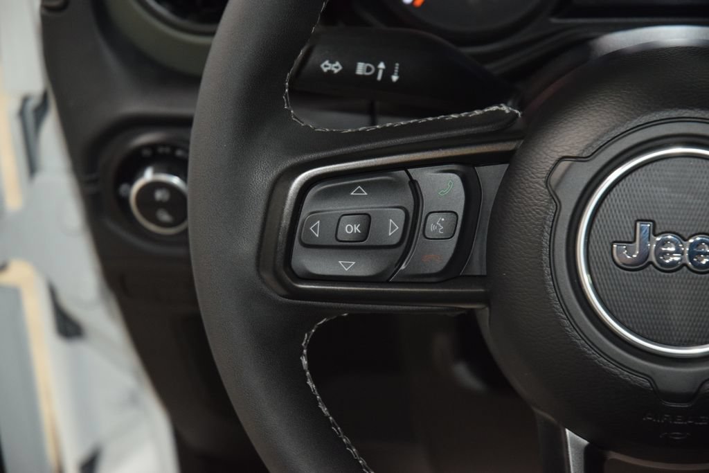Used 2025 Jeep Gladiator Mojave AWD/4WD image 37