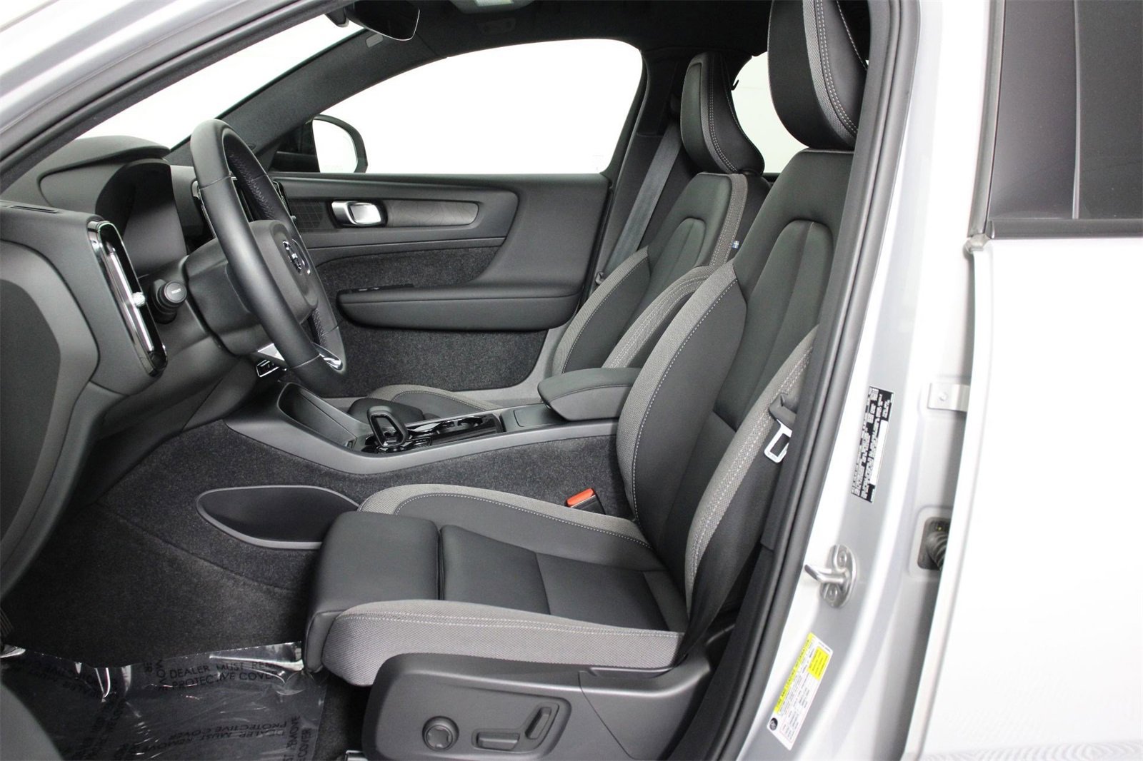 Certified 2023 Volvo C40 Recharge Core w/ Climate Package image 29