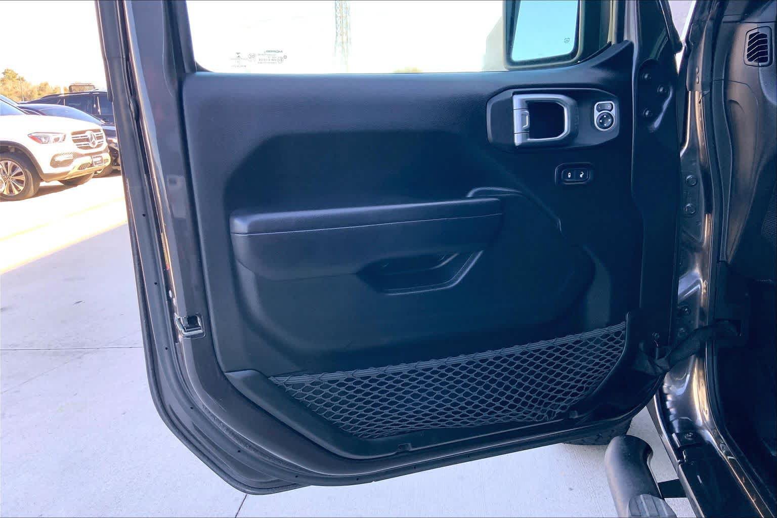 Used 2019 Jeep Wrangler Unlimited Sport S AWD/4WD image 28