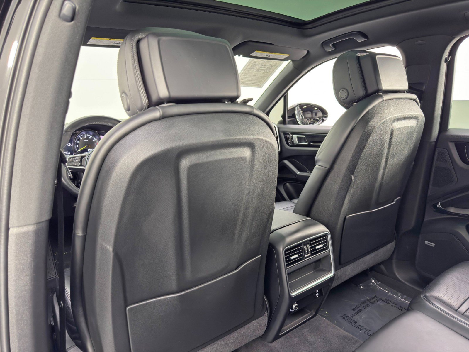 Used 2020 Porsche Cayenne E-Hybrid w/ Premium Package image 35