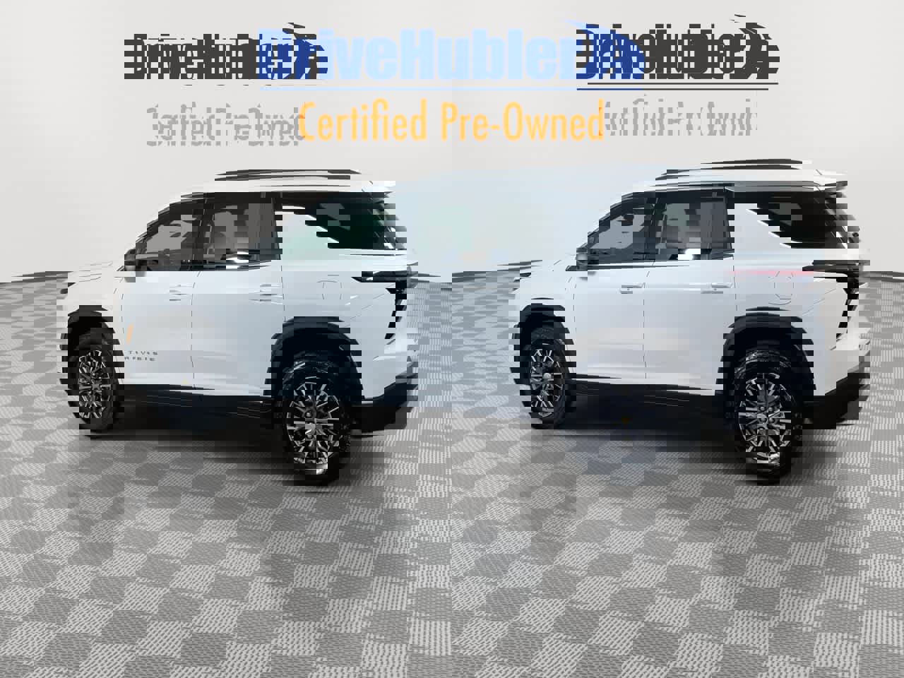 Used 2025 Chevrolet Traverse LT image 4