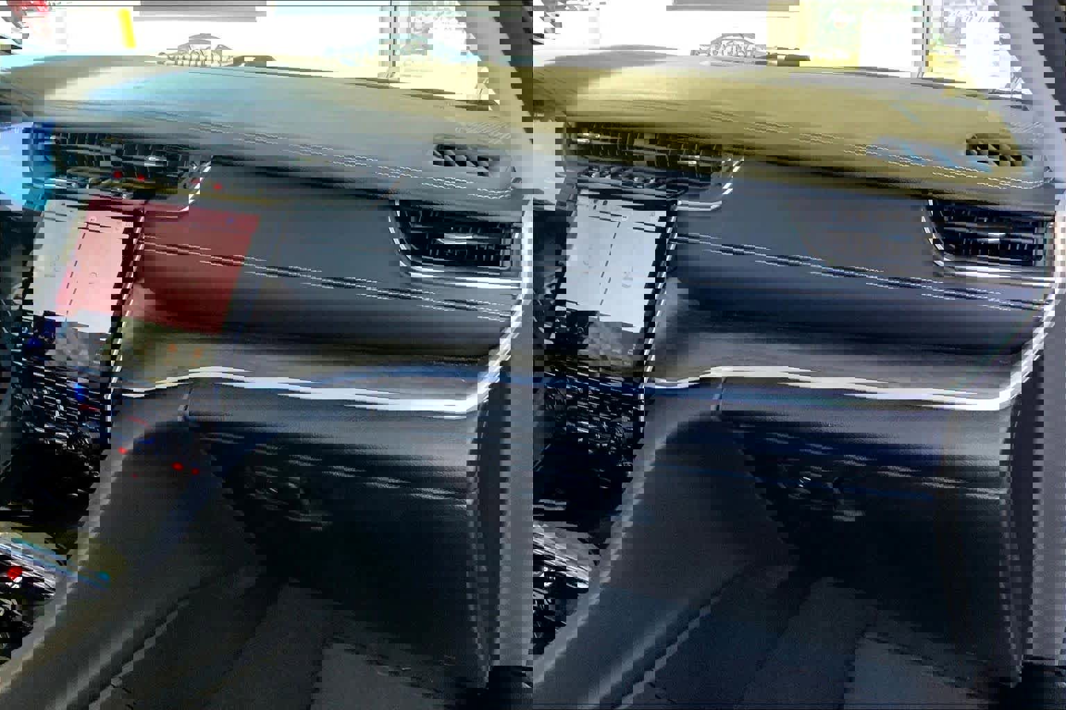 Used 2023 Jeep Grand Cherokee Limited w/ Luxury Tech Group II image 17