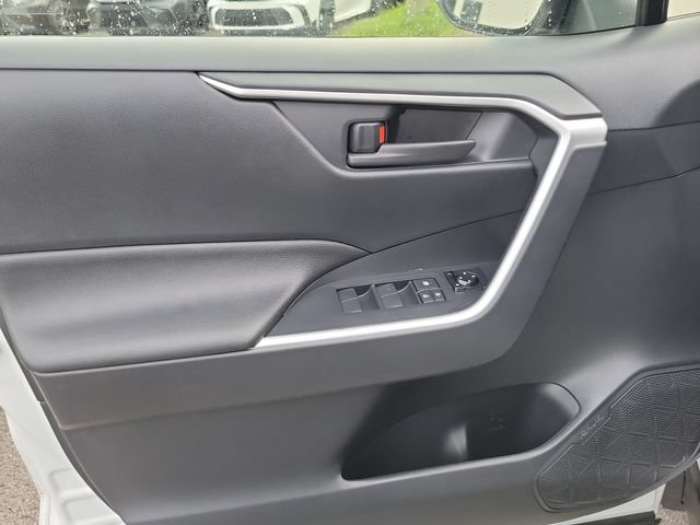 Used 2025 Toyota RAV4 LE AWD/4WD image 12