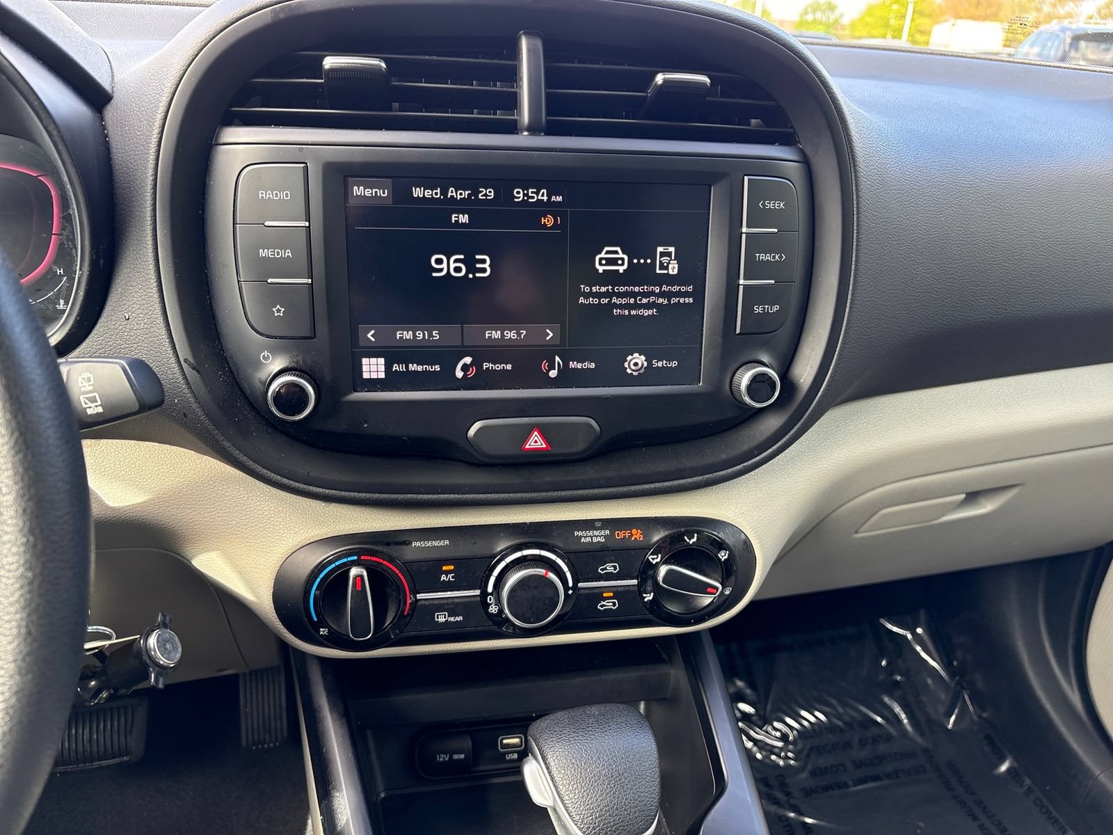 Used 2025 Kia Soul LX w/ LX Technology Package FWD image 17