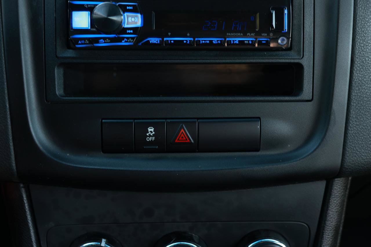 Used 2014 Dodge Avenger SE FWD image 28