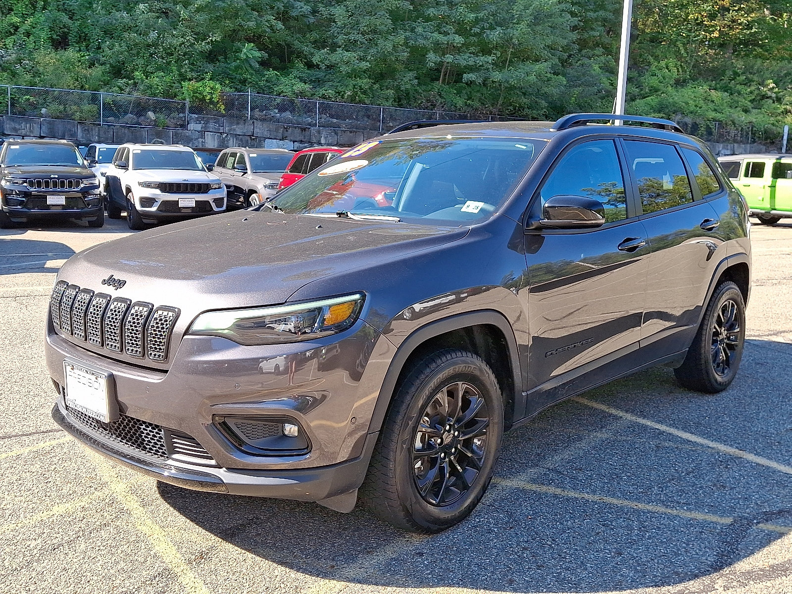 Certified 2023 Jeep Cherokee Altitude Lux image 3