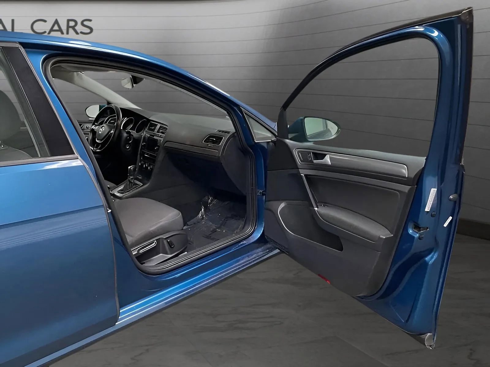 Used 2019 Volkswagen Golf SE FWD image 18