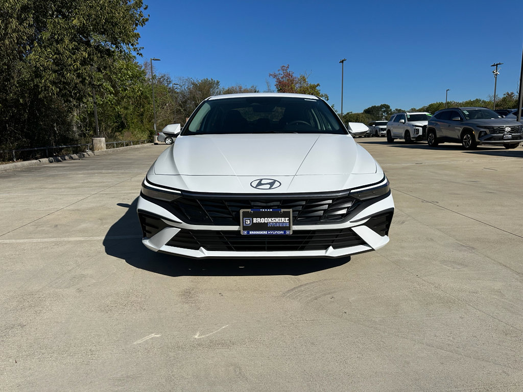 New 2026 Hyundai Elantra SE w/ Cargo Package image 2