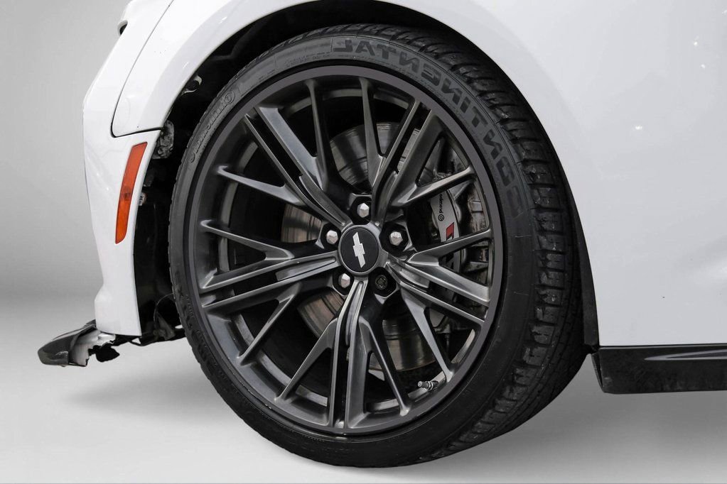 Used 2018 Chevrolet Camaro ZL1 image 38
