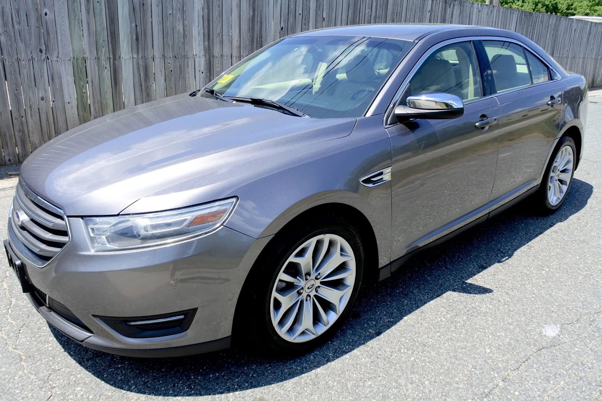 Used 2013 Ford Taurus SE