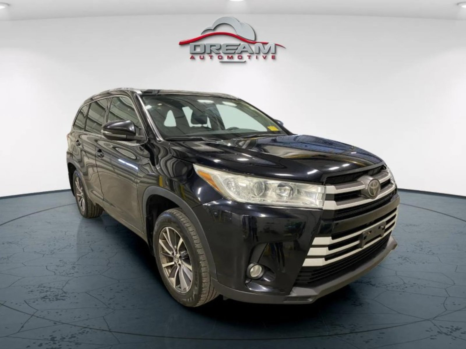 Used 2017 Toyota Highlander XLE AWD/4WD image 1