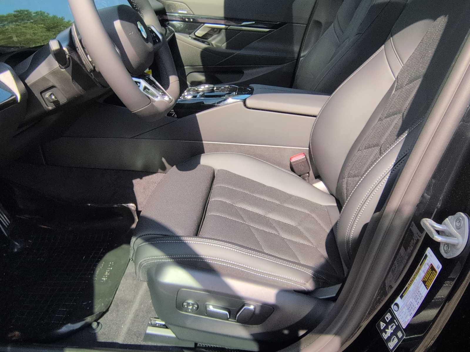 Used 2027 BMW 530i xDrive w/ M Sport Package AWD/4WD image 17