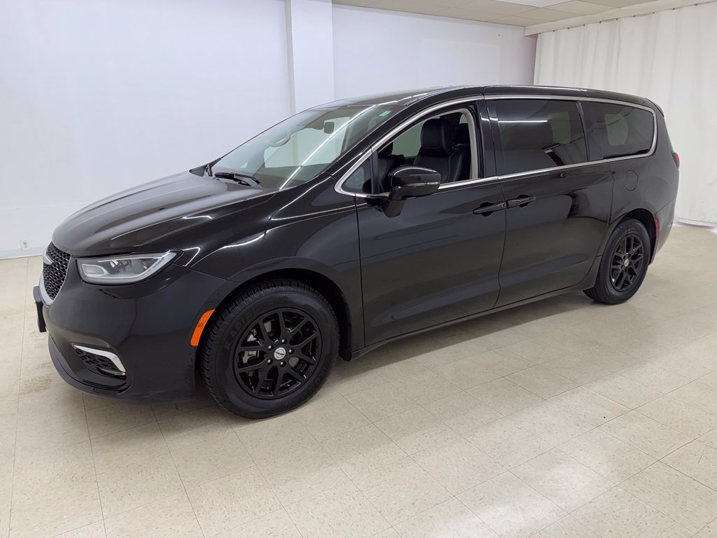 Used 2024 Chrysler Pacifica Touring-L