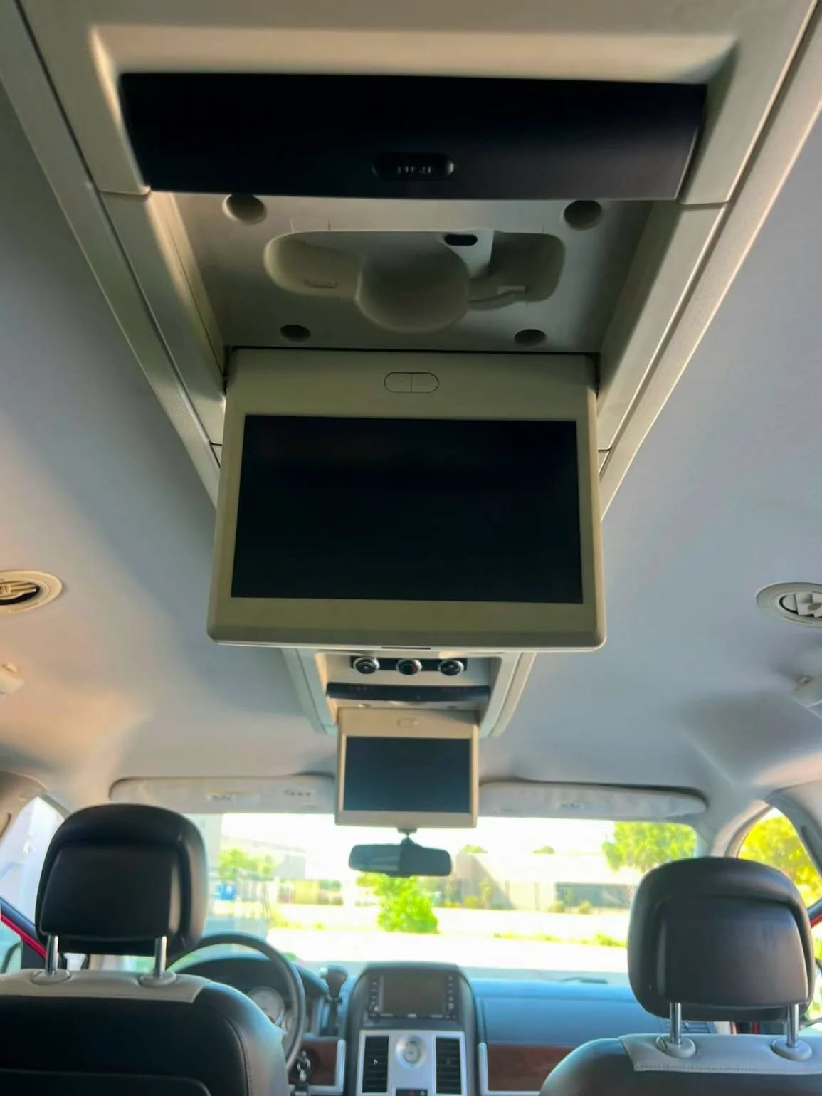 Used 2010 Chrysler Town & Country Touring Plus w/ Safetytec Group FWD image 45