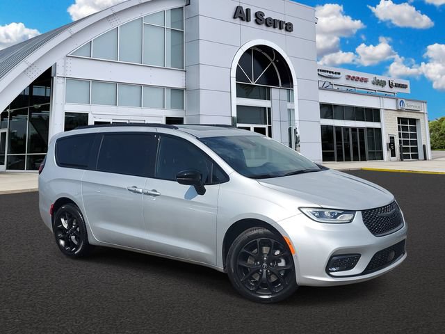 New 2026 Chrysler Pacifica Limited w/ S Appearance Package