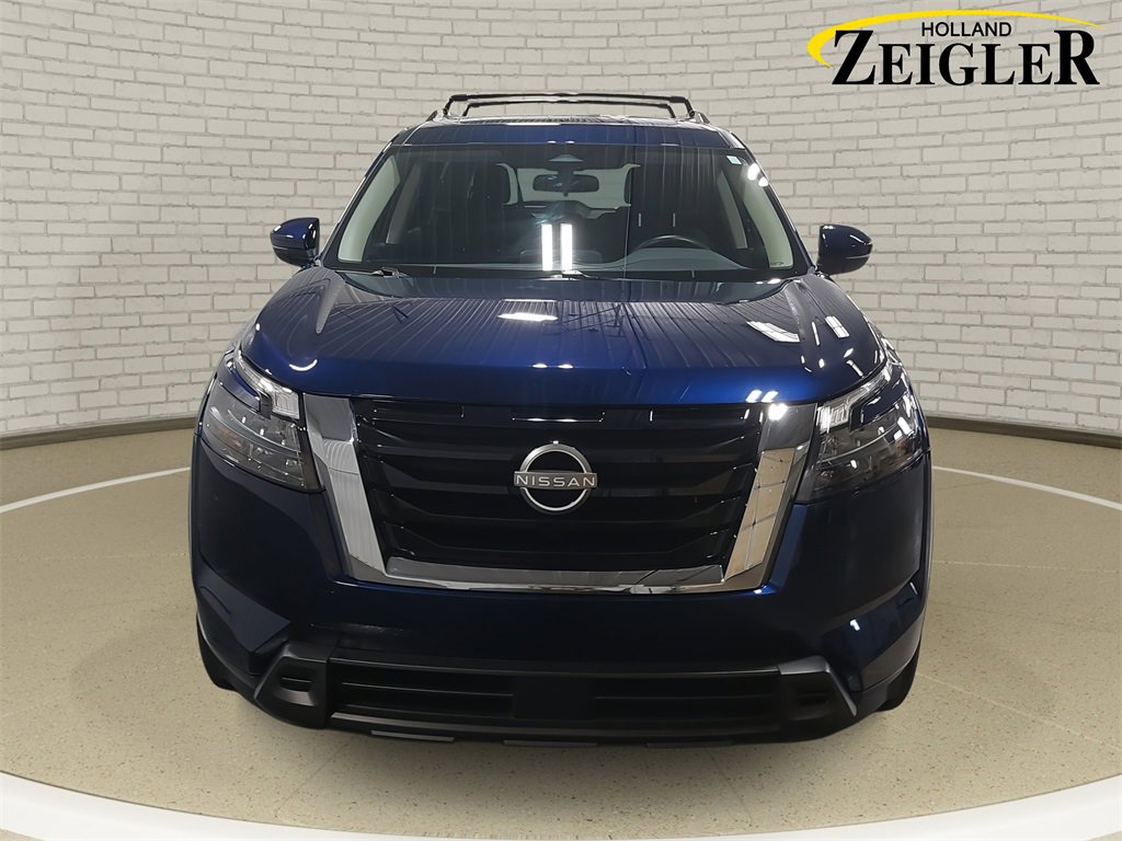 Used 2024 Nissan Pathfinder SV w/ SV Premium Package image 2