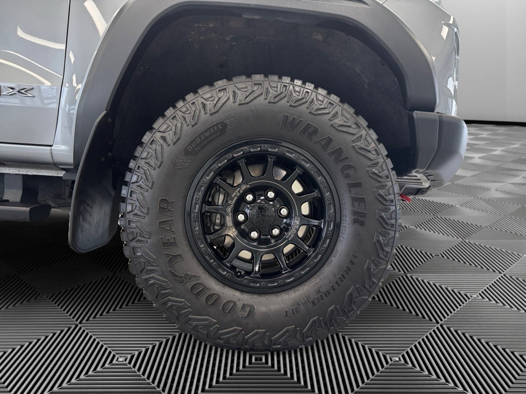 Used 2024 GMC Canyon AT4X w/ AT4X AEV Edition AWD/4WD image 10