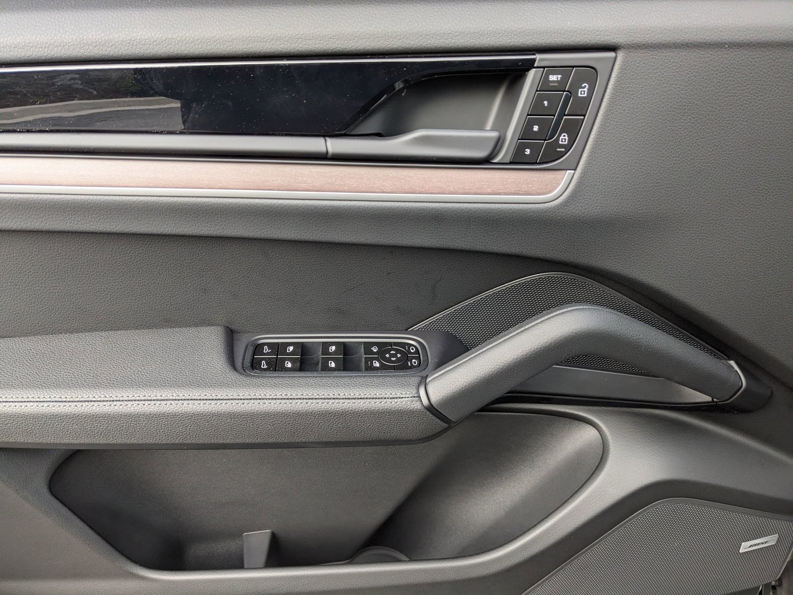 New 2026 Porsche Cayenne Coupe AWD/4WD image 13