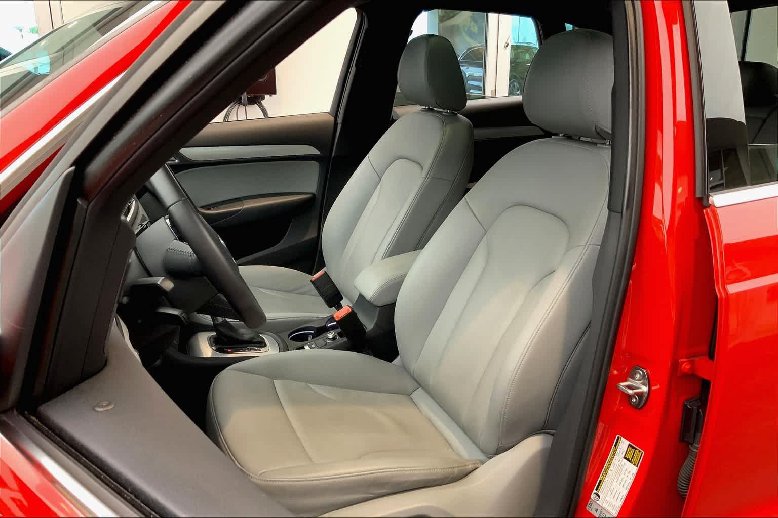 Used 2017 Audi Q3 2.0T Premium Plus w/ Premium Plus Package FWD image 7