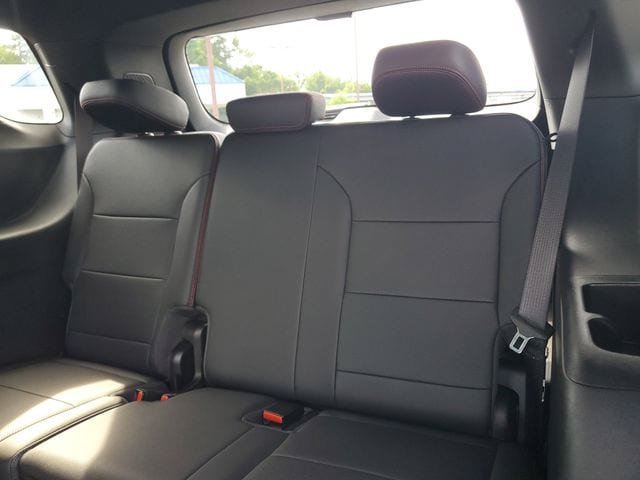 Used 2024 Chevrolet Traverse RS FWD image 15
