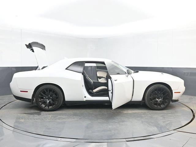 Used 2015 Dodge Challenger SXT Plus RWD image 46