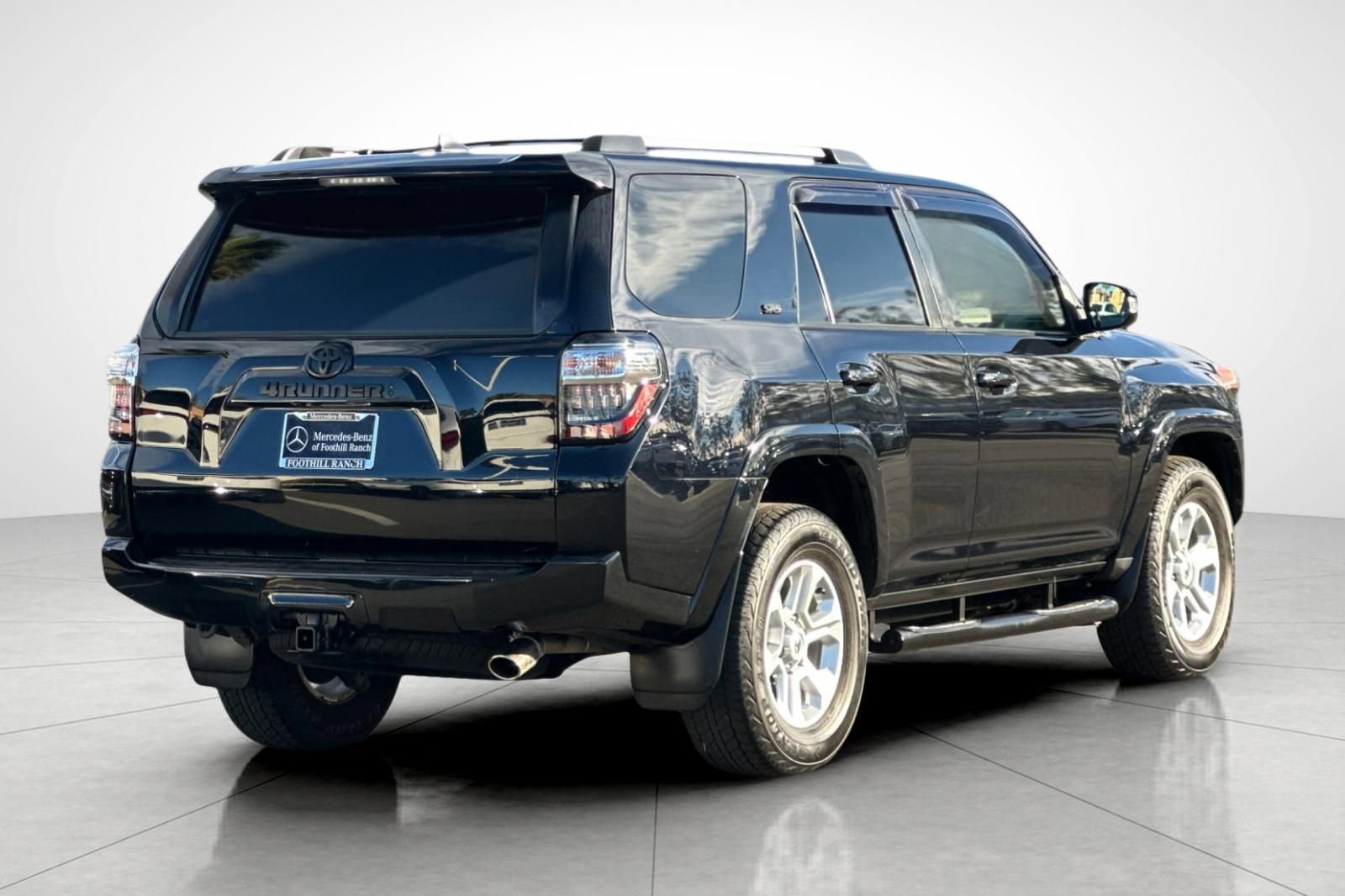 Used 2022 Toyota 4Runner SR5 Premium image 3