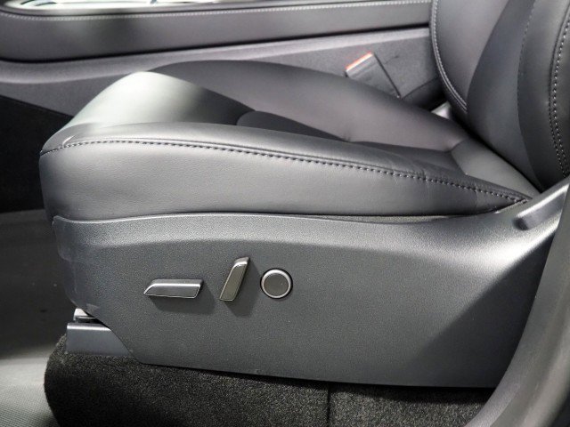 Used 2024 Tesla Model Y Performance image 57