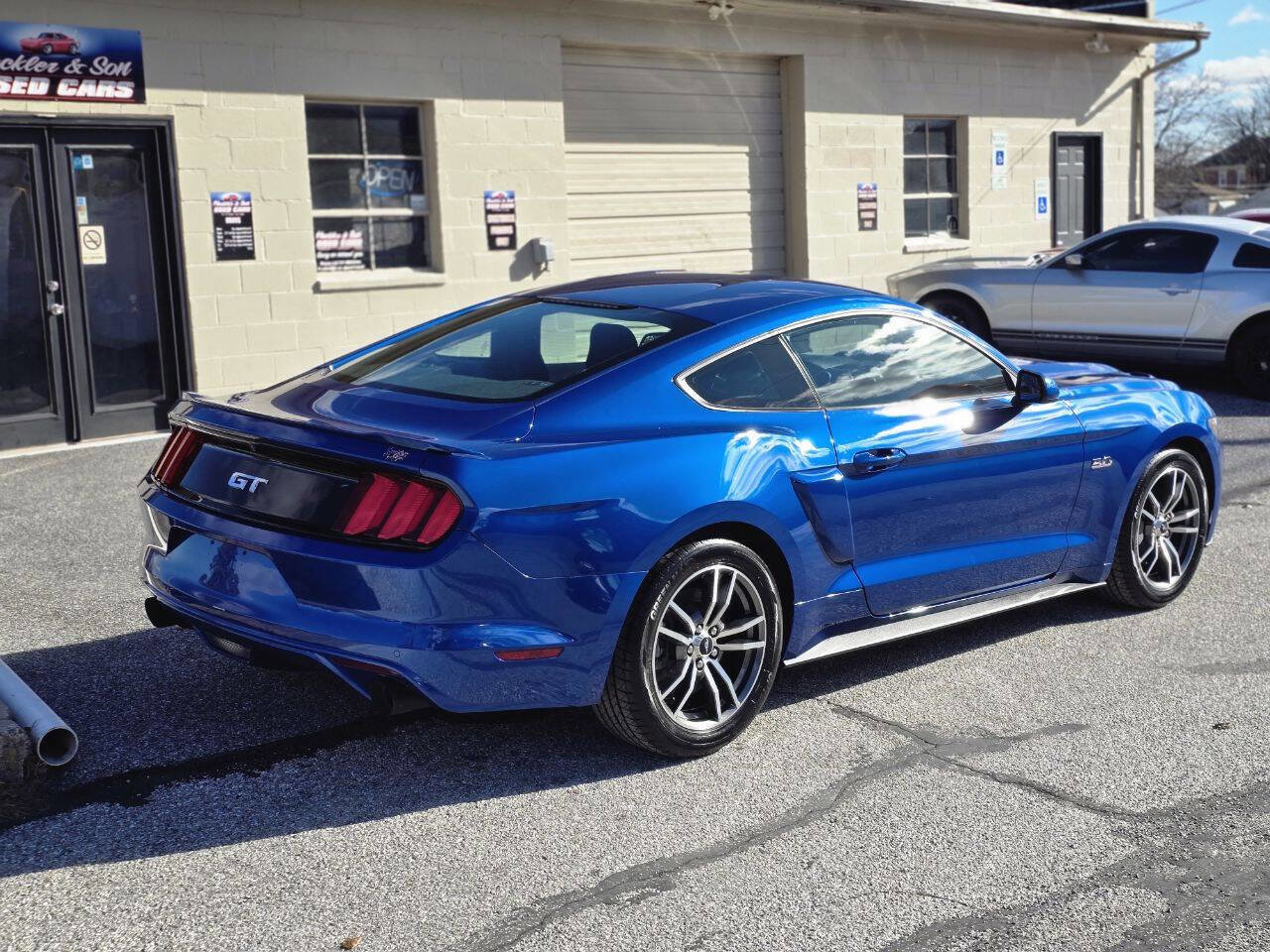 Used 2017 Ford Mustang GT image 4
