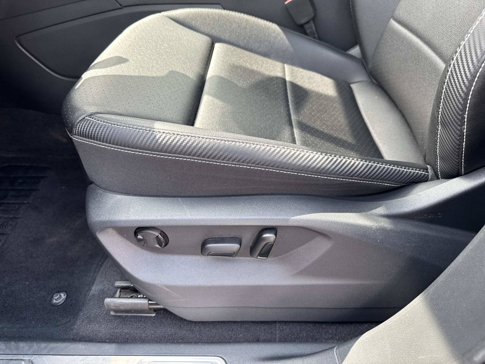 Certified 2023 Volkswagen Atlas Cross Sport SE w/ Panoramic Sunroof Package AWD/4WD image 15