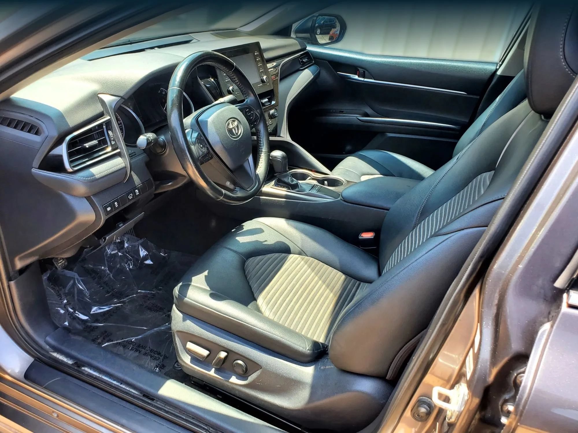 Used 2022 Toyota Camry SE FWD image 31