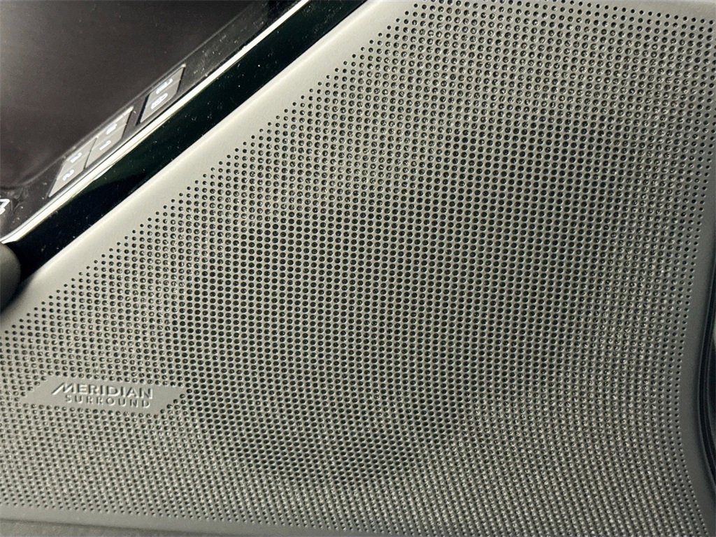 New 2026 Land Rover Range Rover Velar Dynamic SE image 17