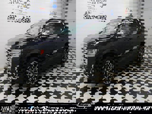 Used 2022 GMC Acadia SLT w/ Technology Package image 13