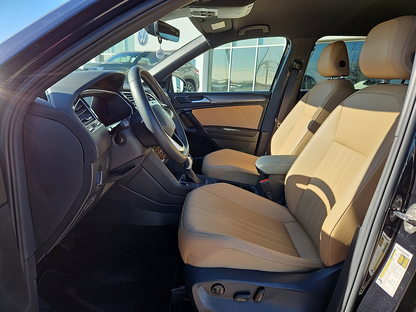 Certified 2023 Volkswagen Tiguan SE image 10