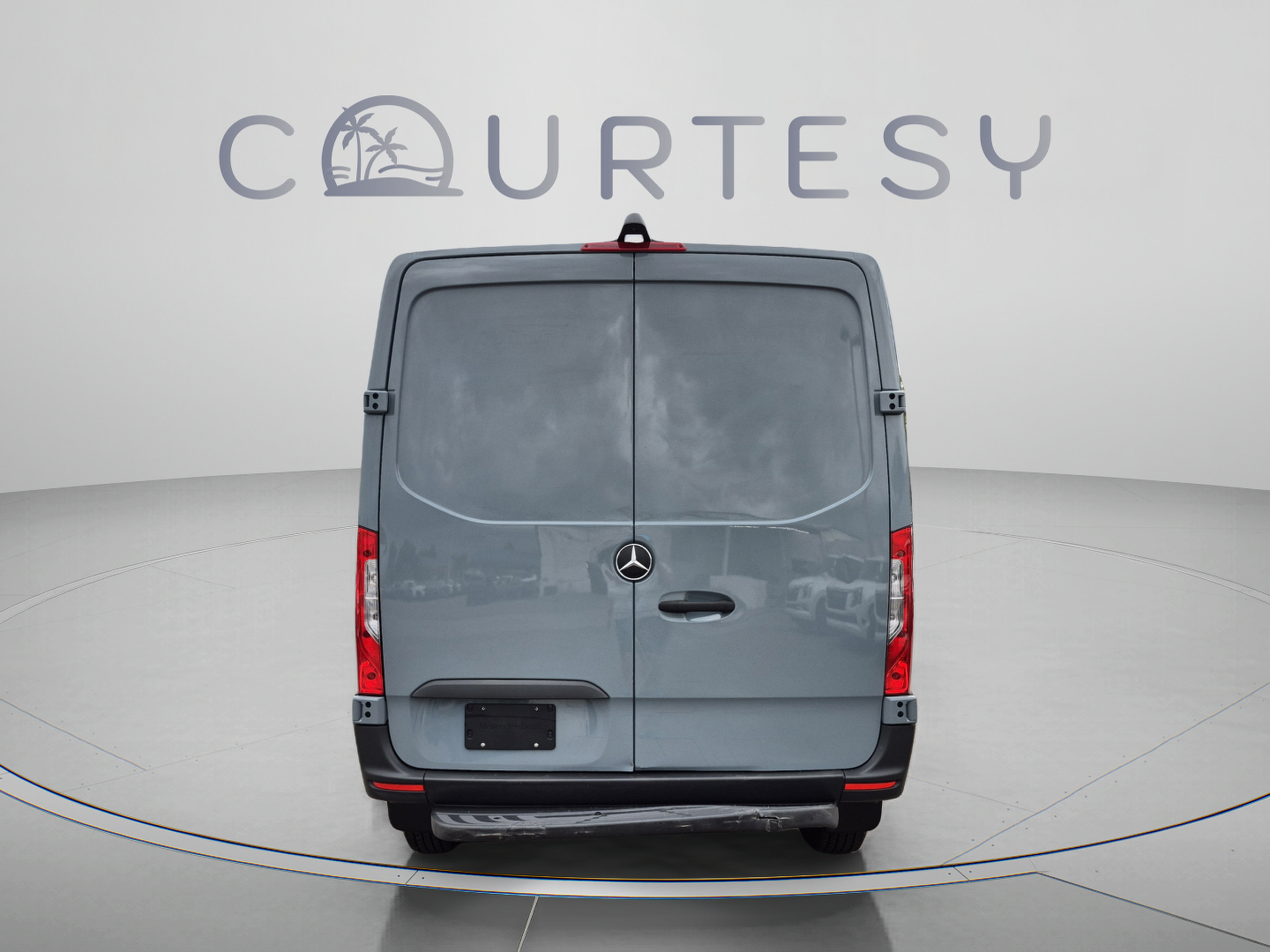 Used 2024 Mercedes-Benz Sprinter 2500 image 2