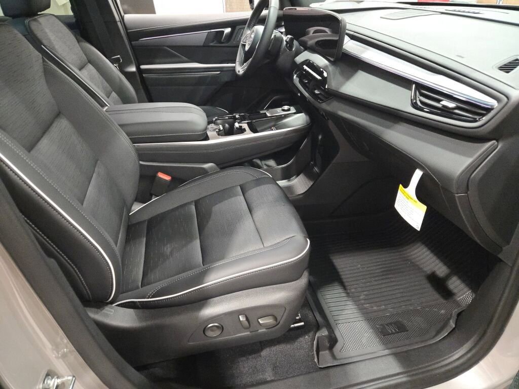 New 2026 Buick Enclave Sport Touring w/ LPO, Floor Liner Package image 7