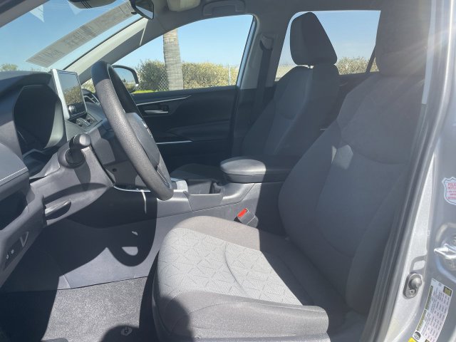 Used 2025 Toyota RAV4 XLE AWD/4WD image 18