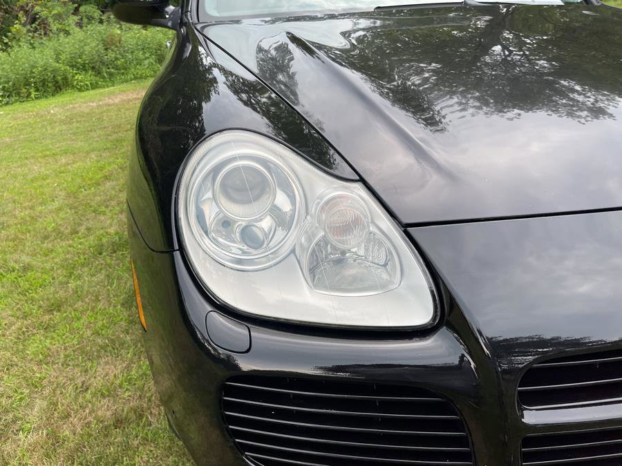 Used 2005 Porsche Cayenne Turbo image 3