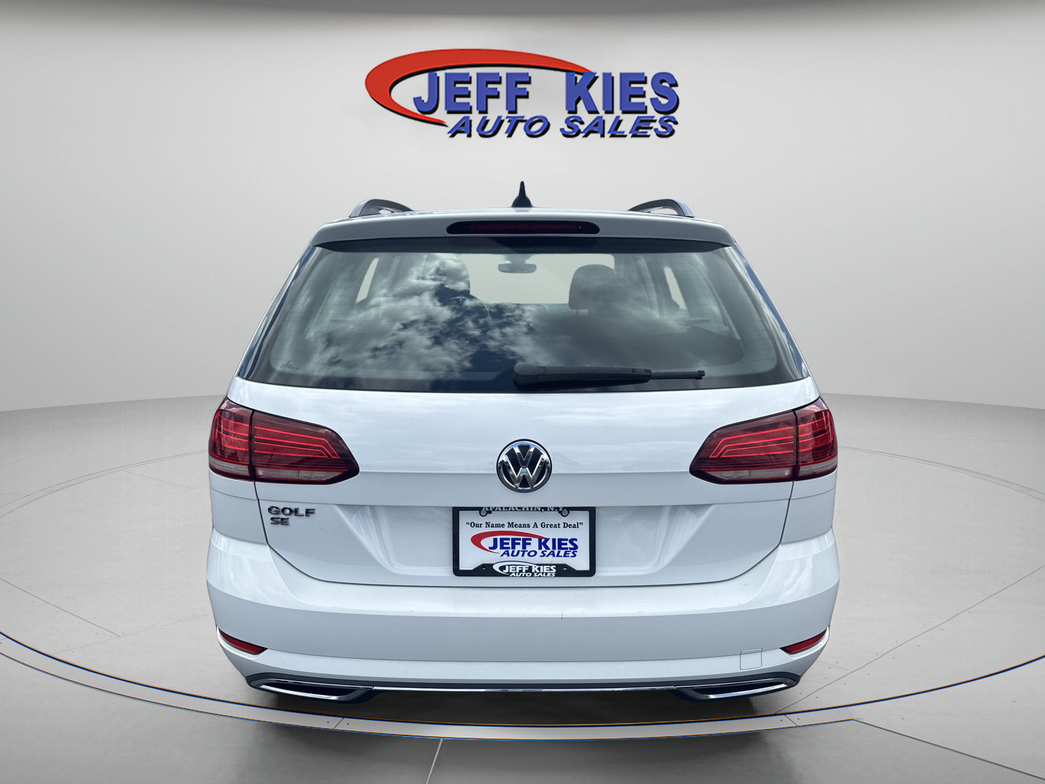Used 2019 Volkswagen Golf SE FWD image 6