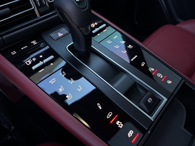 Certified 2025 Porsche Macan GTS image 21