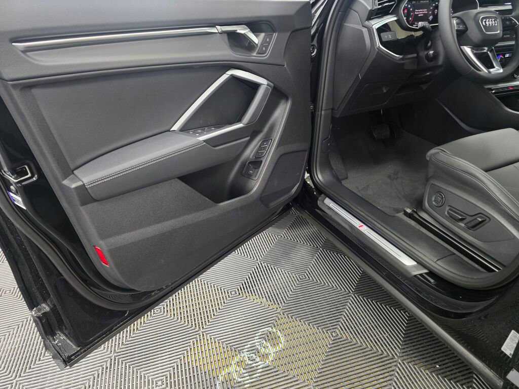New 2025 Audi Q3 2.0T Premium image 22