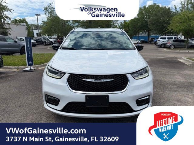 Used 2024 Chrysler Pacifica Limited FWD image 2