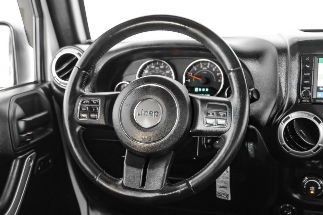 Used 2015 Jeep Wrangler Unlimited Sahara w/ Connectivity Group image 10