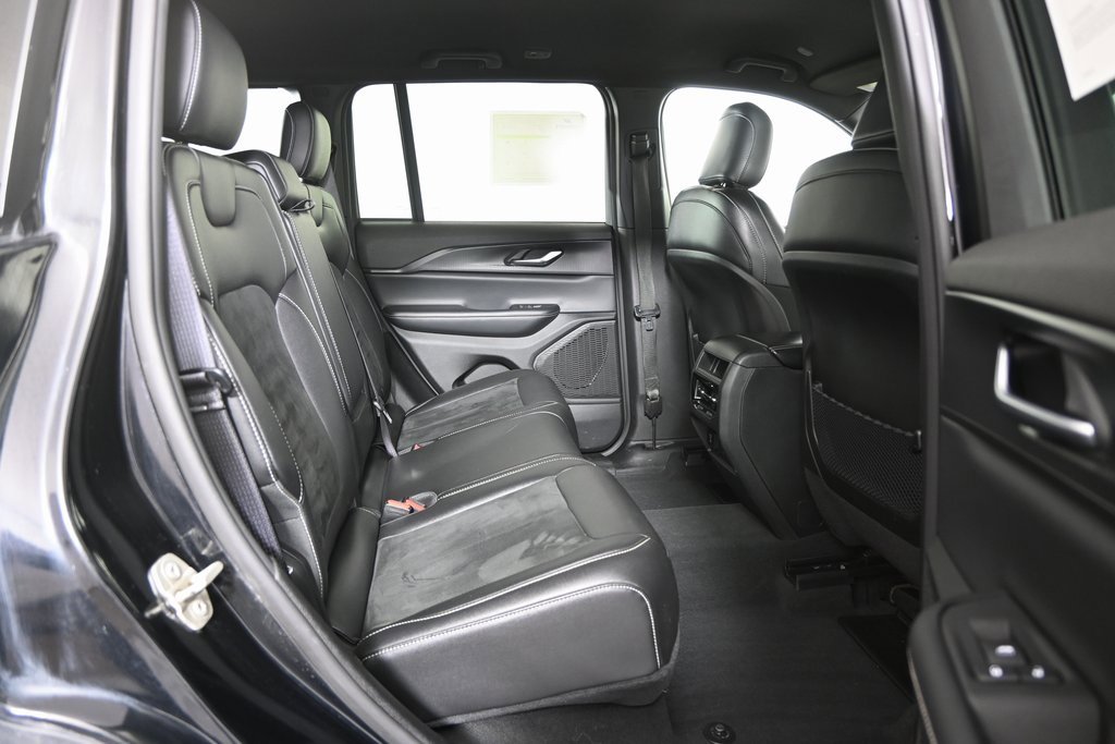 Used 2024 Jeep Grand Cherokee Altitude image 15