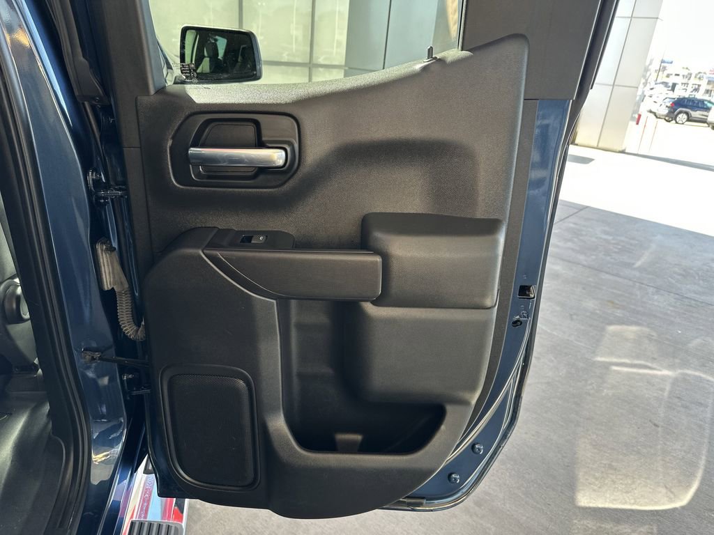 Used 2019 Chevrolet Silverado 1500 Custom w/ Custom Convenience Package AWD/4WD image 15