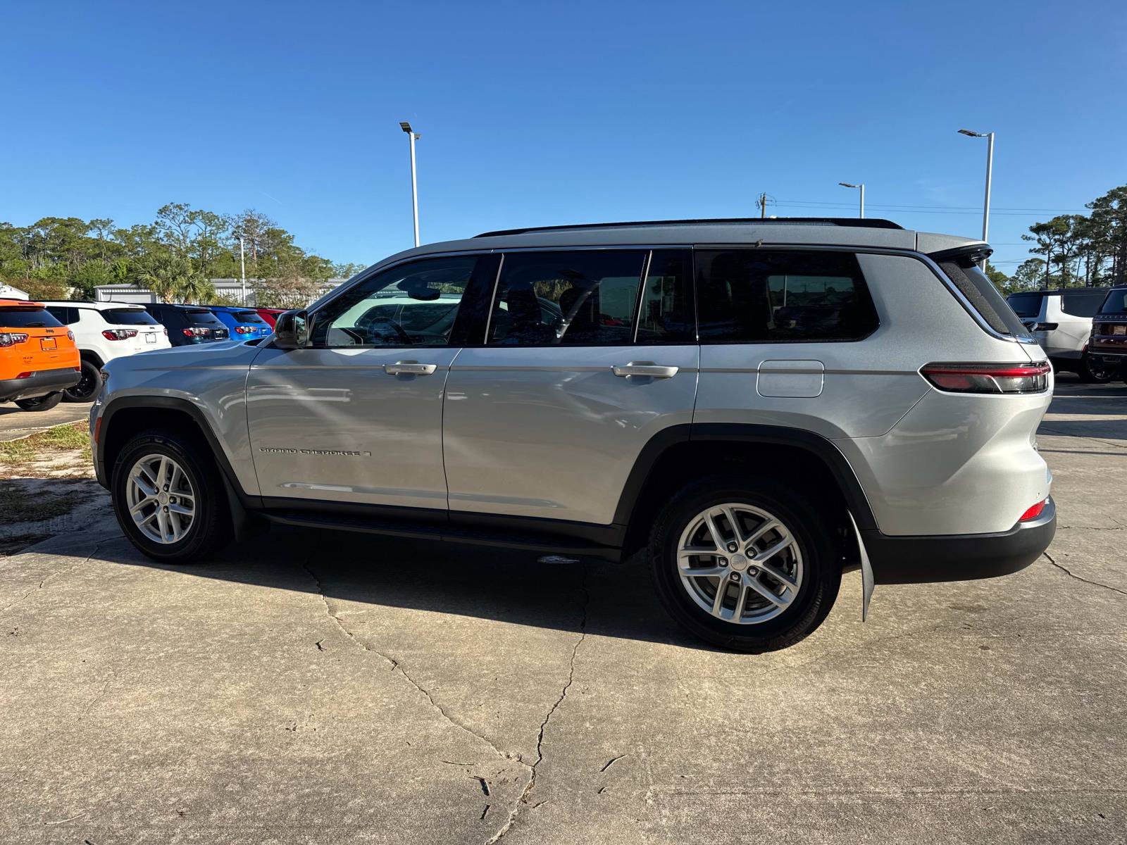 Certified 2022 Jeep Grand Cherokee L Laredo w/ Luxury Tech Group I image 5