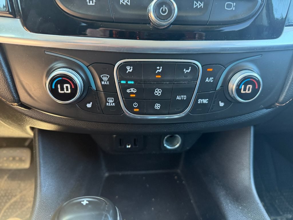 Used 2019 Chevrolet Traverse LT w/ LPO, Floor Liner Package AWD/4WD image 23