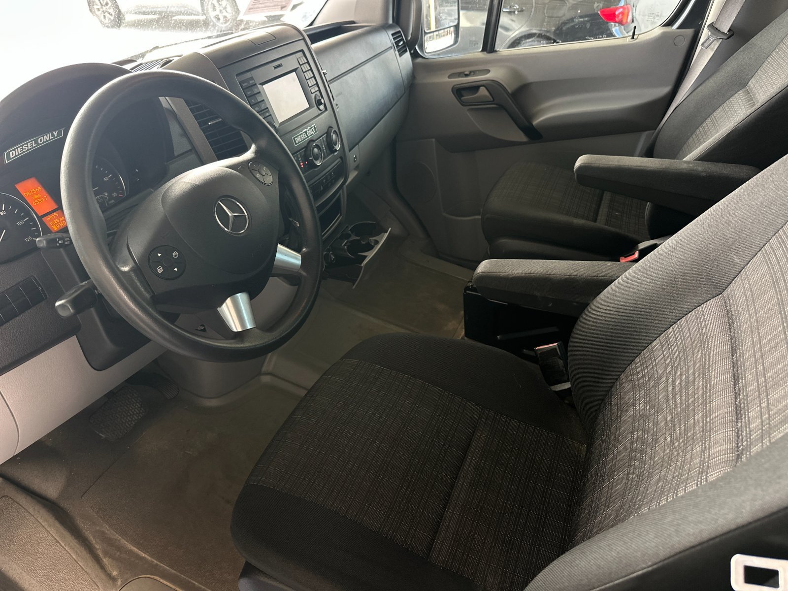 Used 2015 Mercedes-Benz Sprinter 2500 image 9