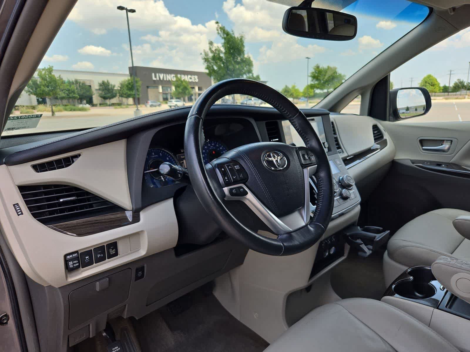Used 2015 Toyota Sienna XLE w/ XLE Navigation Package FWD video 2