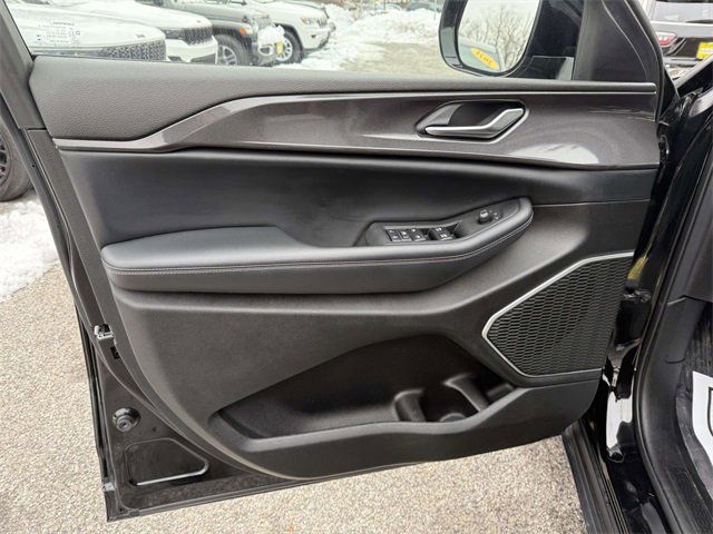 Certified 2022 Jeep Grand Cherokee Altitude image 11